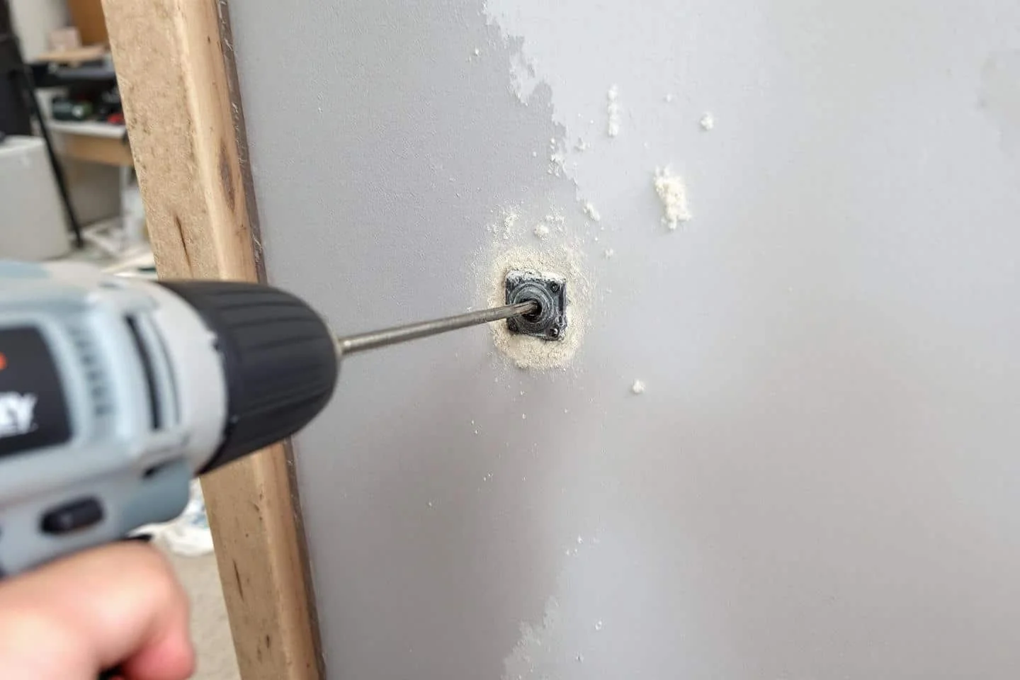 The little-known technique of DIYers for wall plugs that really hold